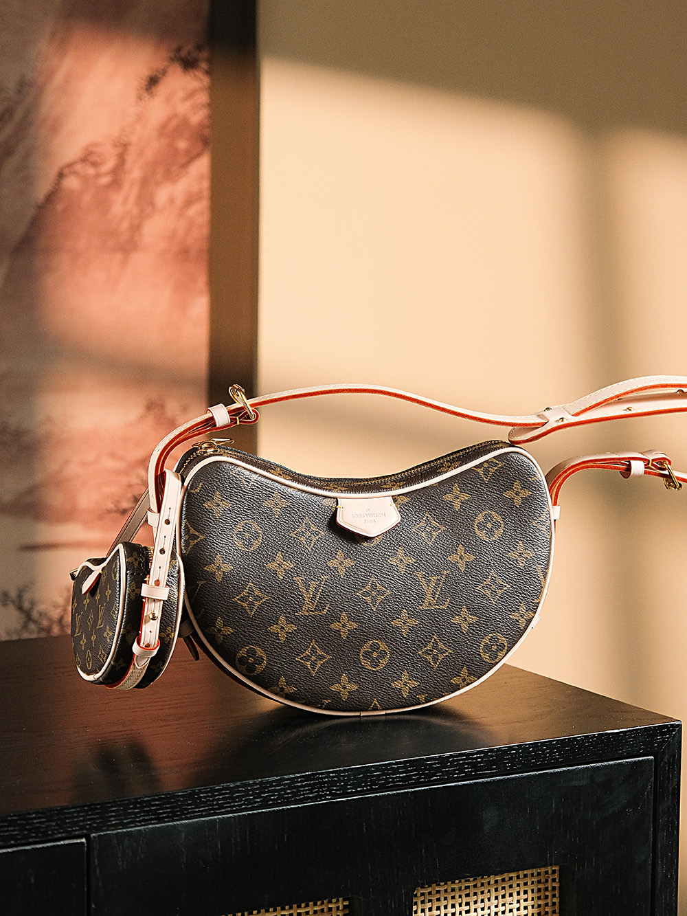 Louis Vuitton Croissant MM M46828